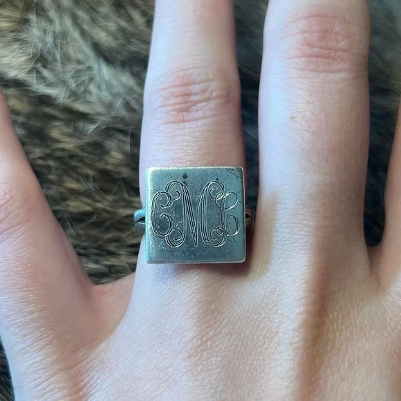 Vintage sterling silver monogrammed ring - Picture 2 of 3